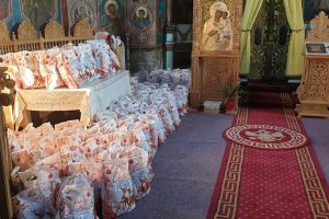 FOTO Gest emoţionant pentru 270 de copii dintr-o comună din Botoşani, în Ajun de Sfântul Nicolae