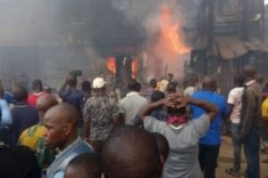 Un preot a confundat MIRUL cu BENZINA şi a provocat o tragedie de proporţii în Nigeria (VIDEO)