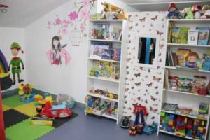 Sf. Nicolae aduce bucurie micutilor internati in Spitalul Judetean din Braila / Au un spatiu de recreere si de joaca conceput special pentru ei