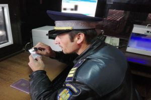 Tânăr cu permisul suspendat din luna ianuarie, descoperit la controlul de frontieră