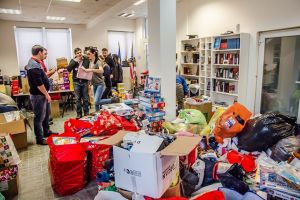 Caravana de Crăciun a Clubului Lions Timişoara porneşte la drum. Cadourile ajung la zeci de copii