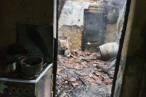 Un bătrân din Holod a murit carbonizat într-un incendiu devastator care i-a cuprins casa. Nepoţii lui s-au salvat în ultimul moment (FOTO)