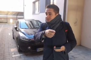 Liderii Asociaţiei Oradea Civică au ajuns la Poliţie, reclamaţi de fostul eurodeputat PSD Emilian Pavel pentru... violare de domiciliu (VIDEO)