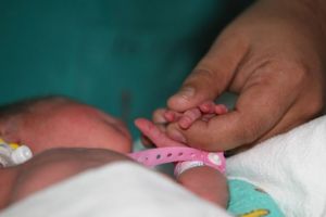 Sprijin pentru copiii prematuri din Satu Mare. Asociaţia care vrea să devină vocea bebeluşilor spitalizaţi