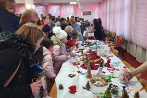 Târg de Crăciun în scop caritabil, la Grădiniţa Colegiului ”Mihai Eminescu”