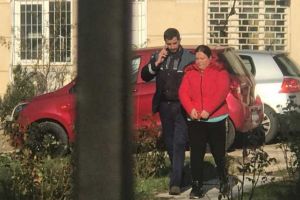 Două femei şi-au împărţit pumni cu doi bărbaţi, iritate că n-au fost salutate la cârciumă