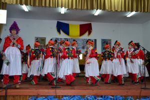 Festival-concurs de tradiţii şi obiceiuri, la şcoala din Hănţeşti