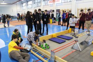 Roboţii au intrat în ring. Au început meciurile la CN ”Liviu Rebreanu” (FOTO)