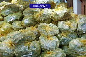 Peste patru milioane de tigari de contrabanda, descoperite de politisti in urma unei perchezitii (galerie foto+video)