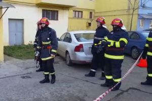 VIDEO Doi soţi au ajuns la spital după deratizarea din scara blocului