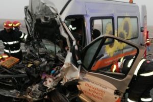 Accident cu mai multe victime, printre care şi un mort, pe autostrada Arad-Timişoara