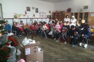 Înainte de a deveni jurnalişti, au fost Moş Nicolae pentru Copiii de la Centrul de Recuperare Neuromotorie Gura Ocniţei