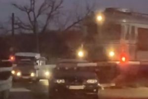 Şofer surprins la calea ferată, între bariere