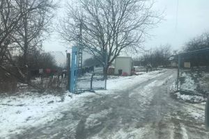 O familie cu 11 copii petrece iarna într-un container pe str. Horticultorului