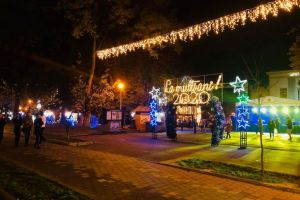 Targul Poveste de Craciun isi asteapta duminica vizitatorii. Programul targului