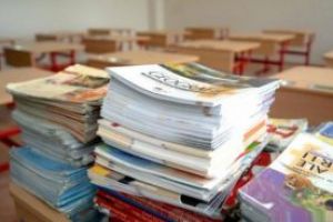 Ministerul Educatiei a lansat procedurile de licitatie pentru manualele scolare destinate elevilor de clasa a VIII-a