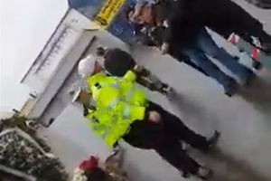 VIDEO Scandal în Piaţa Astra