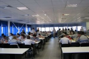 Anunţul DACIA care i-a lăsat mască pe angajaţi. „Avem un post nou, de ofiţer…”