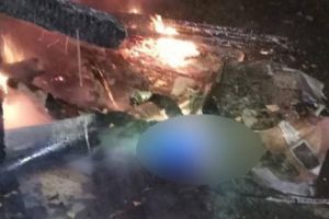 A apucat să iasă din casă, dar a ars în curte. Femeie carbonizată în incendiu!