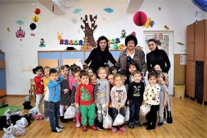 De Mos Nicolae, copiii din Cumpana au primit daruri de la autoritatea publica locala (galerie foto)