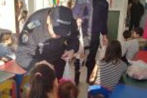 Cadouri de la Moş Nicolae, pentru copii internaţi la  Secţia de Pediatrie a Spitalului din municipiul Târgu Secuiesc