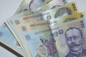 Bistriţa-Năsăud, pe locul trei în topul judeţelor cu cele mai mici salarii. Câte persoane lucrează la stat