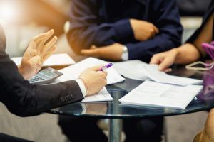 Cum te poate ajuta o asigurare de răspundere civilă profesională şi ce acoperă de fapt?