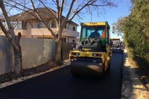 SC Confort Urban SRL continua lucrarile de asfaltare in cartierul Baba Novac din Constanta (galerie foto)