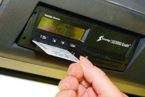 Folosea cartela altui şofer pentru tahograf şi a fost prins!