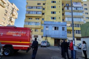 Doi soţi au chemat ambulanţa după o acţiune de deratizare într-un bloc din Suceava