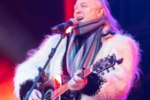 Paul Știr: Super concert de colinde la Căianu Mic, ”Acasă de Crăciun” cu Ștefan Hruşcă