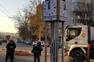 Ceas în valoare de aproximativ 50 de mii de lei, amplasat într-o intersecţie din Braşov
