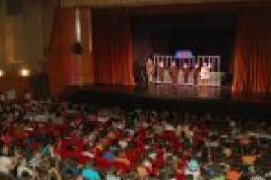 O istorie de 70 de ani, povestită într-o seară de gală la Teatrul Colibri