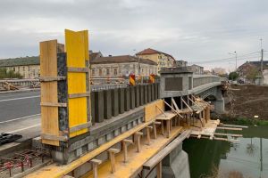 Podurile din Iosefin, gata până de Crăciun. Se dă drumul şi la semafoare