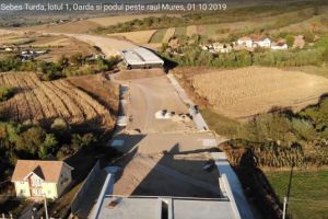 Familia care a stopat lucrările la autostrada A10 Sebeş-Turda, în zona Oarda, solicită daune de 100.000 de lei într-un alt dosar