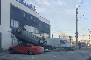 FOTO Explozie puternică la o fostă staţie peco din Galaţi – Maşini aruncate în aer