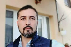 DÂMBOVIȚA: Un preot a renunţat la biserică pentru a deveni purtător de cuvânt al unui partid