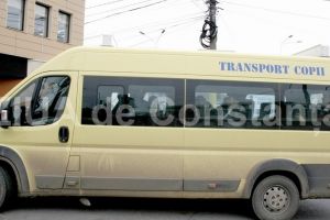Guvernul include din nou transportul scolar al copiilor ca serviciu public 