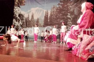 Mos Craciun este sportiv“, spectacol, marti, pe scena Casei de Cultura din Constanta. Intrarea este libera