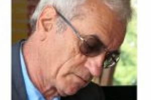 Retrocedările ilegale sfidează grosolan realitatea istorică: întoarcerea proprietăţilor la urmaşi ai foştilor grofi, conţi, baroni, husari, csendori etc. este aproape sinonimă cu anularea actului Marii Uniri din 1918 (5)  Prin 1865-1870, în urma unor falsuri grosolane, familiile de grofi Kemény, Bánffy, Éltető, Farkas, Bethlen, Urmánczy, Tisza etc. s-au autoîmproprietărit cu zeci de mii de hectare