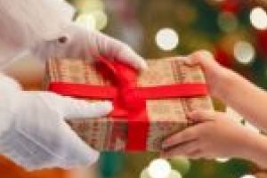 Ajutorul lui Moş Crăciun vine încărcat de daruri la Ludoteca Piticilor din Reşiţa!