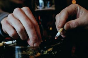 Cum te laşi de fumat. Strategia care te poate ajuta să renunţi la ţigări definitiv