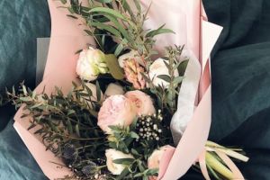 Buchete de flori pentru ocazii speciale. Fă-ţi persoanele dragi să zâmbească!