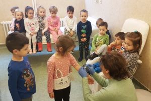 ,,Sunt şi eu în comunitate”: Laboratorul Humanamed îi învaţă pe copii să-şi învingă fricile de investigaţii medicale (FOTO)