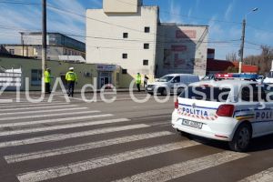 Accident rutier pe bulevardul Aurel Vlaicu din Constanta. Coliziune intre un cap de tractor cu remorca si un autoturism