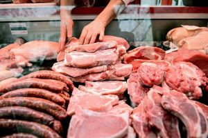 Sibieni, aveţi grijă de unde cumpăraţi carne de porc – Comercianţii trebuie să respecte anumite norme