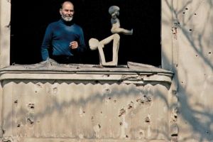 Vernisajul expoziţiei de sculptură „Vasile Gorduz - O pasăre care-şi înghite umbra”