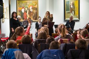 Atmosferă de Crăciun la MNaB: incursiune în lumea muzicii pentru 150 de copii şi părinţi