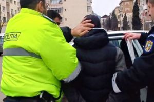 Karatist trimis în judecată. Şi-a bătut fosta iubită într-un apartament din Piteşti