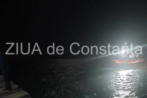 Un angajat al unei firme a cazut cu motostivuitorul in mare, in Dana 79. Ce lucrari executa acolo. Pentru cine lucra (galerie foto)